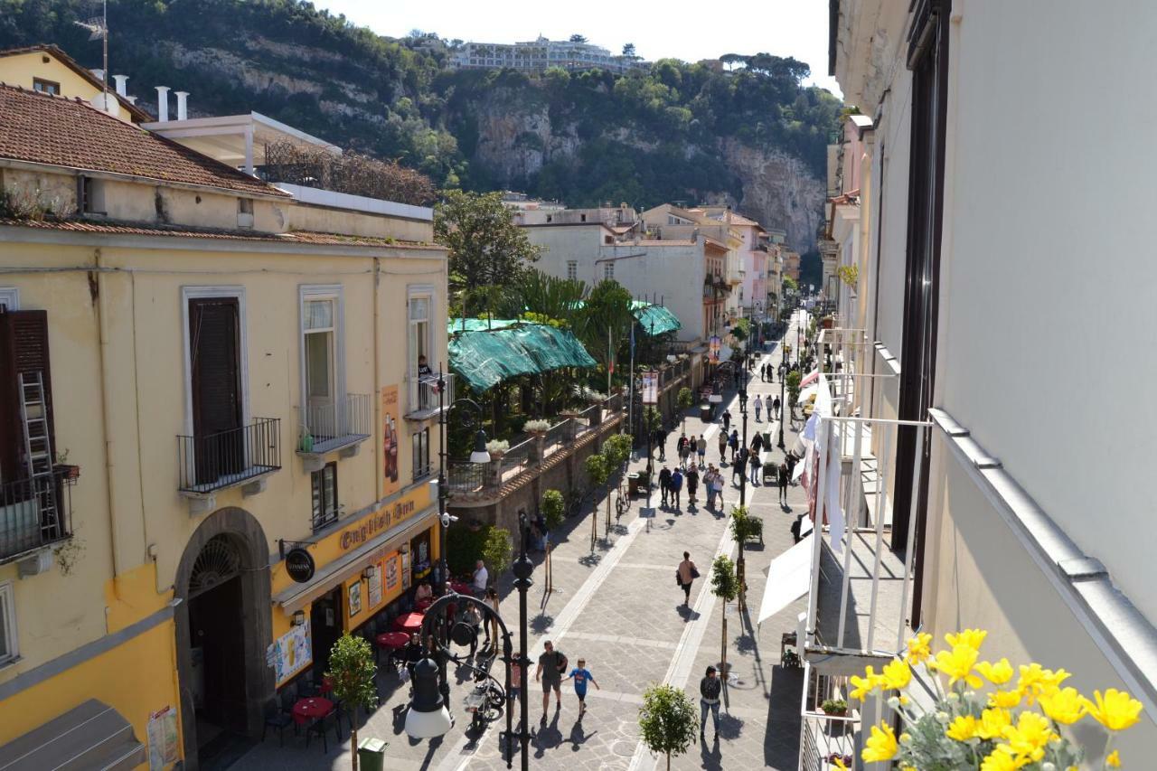 La Piccola Sorrento Hotel ภายนอก รูปภาพ